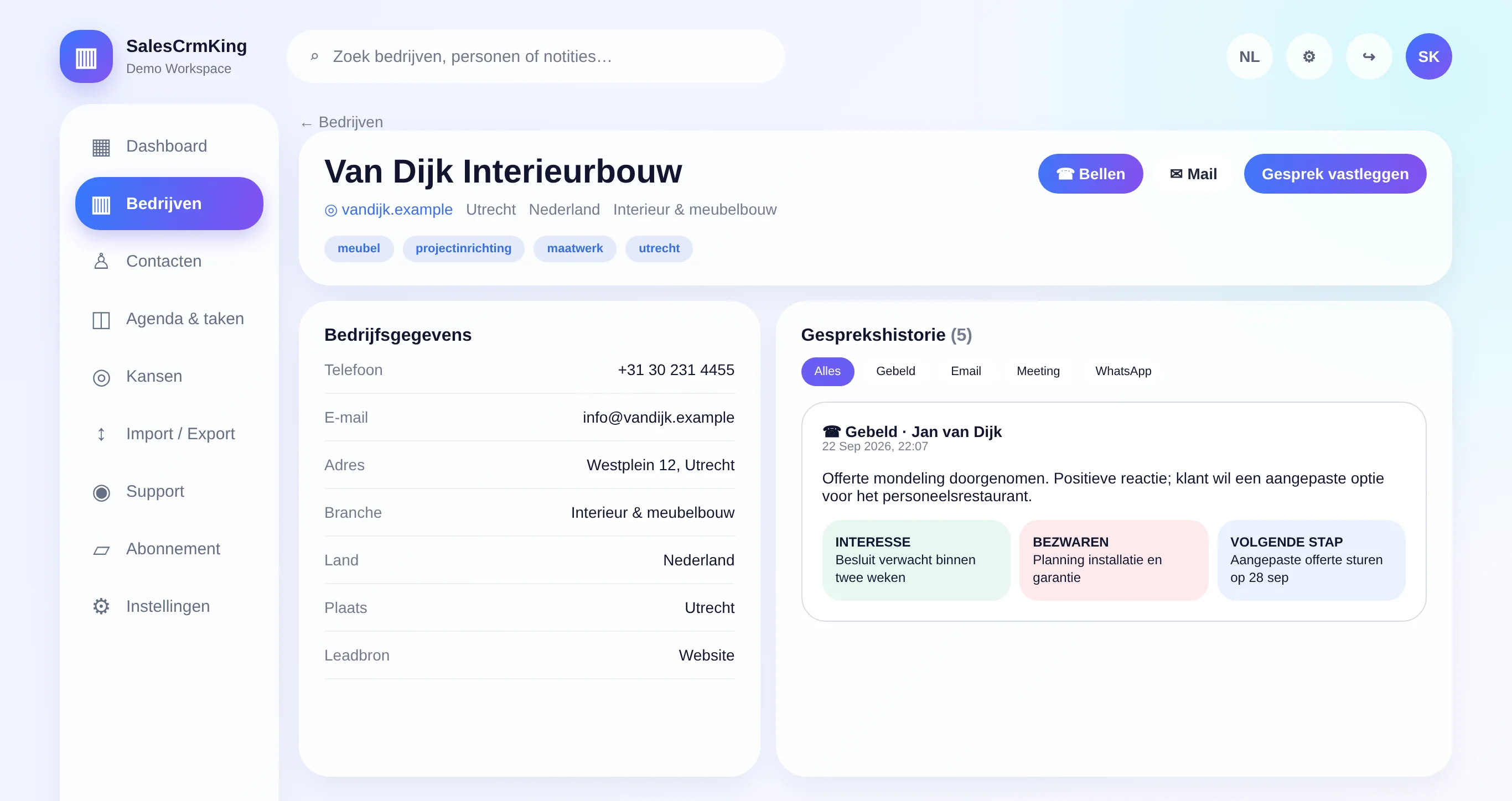 Bedrijfsprofiel met contactpersonen en gesprekstijdlijn (fictieve gegevens)